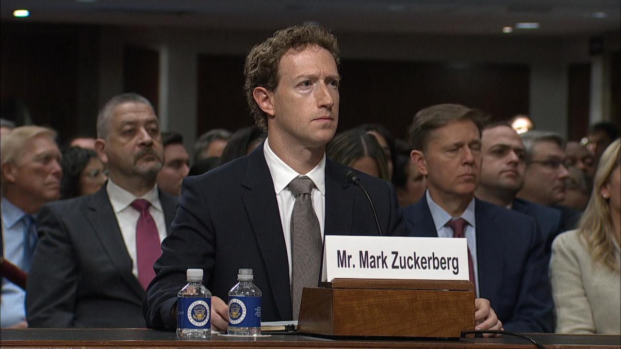 MARK-ZUCKERBERG-IN-COURT